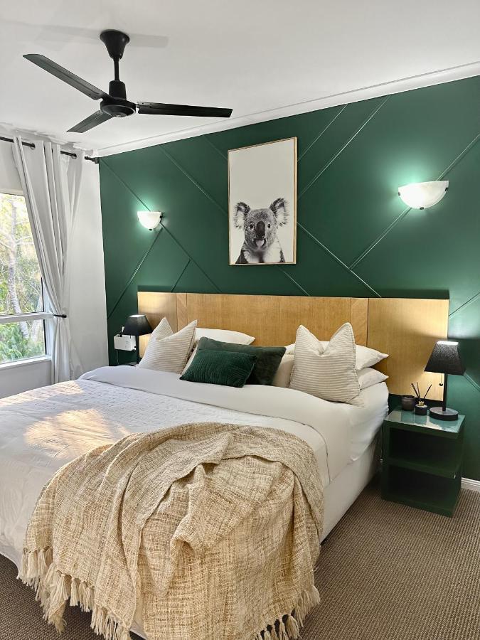 Luxury 2 Bedroom Apartment, Treetop Views, With 4 Swimming Pools Cairns