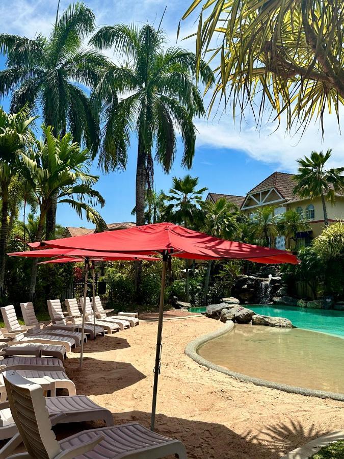 Apartment Luxury 2 Bedroom Apartment, Treetop Views, With 4 Swimming Pools Cairns