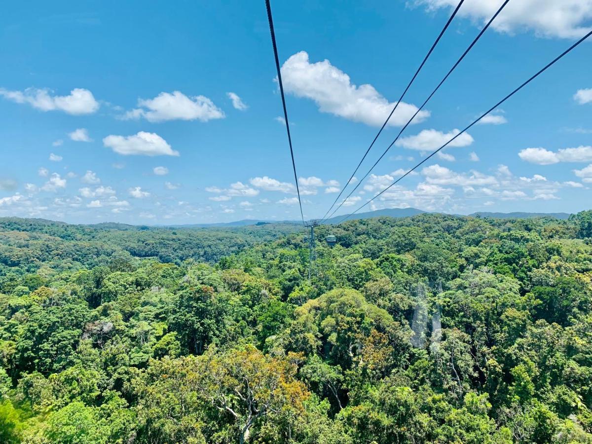 Luxury 2 Bedroom Apartment, Treetop Views, With 4 Swimming Pools * Cairns