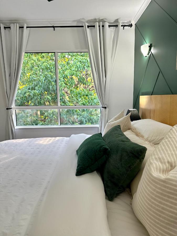 Luxury 2 Bedroom Apartment, Treetop Views, With 4 Swimming Pools *