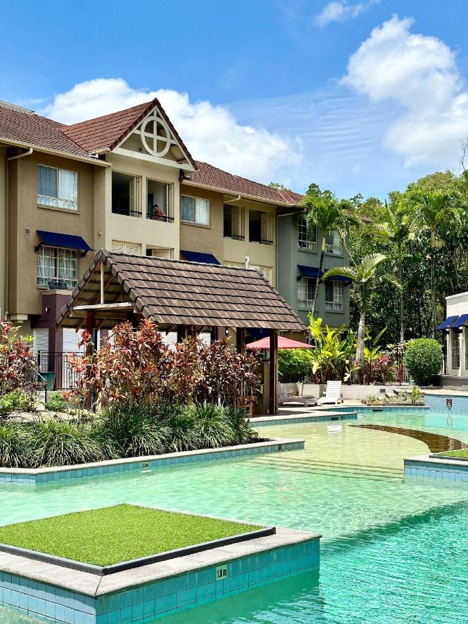 Luxury 2 Bedroom Apartment, Treetop Views, With 4 Swimming Pools * Cairns