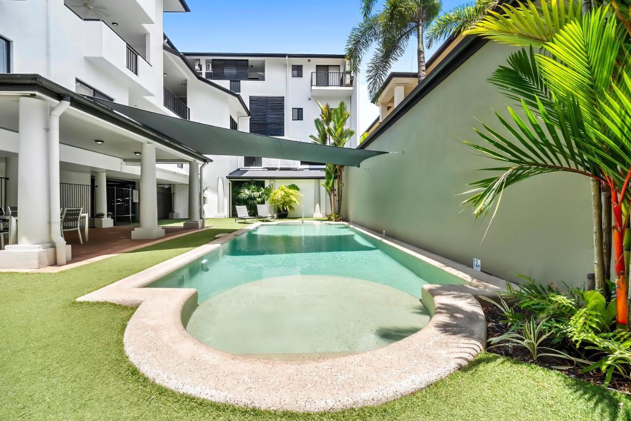 Spacious 3 Bedroom Townhouse In Apartment *