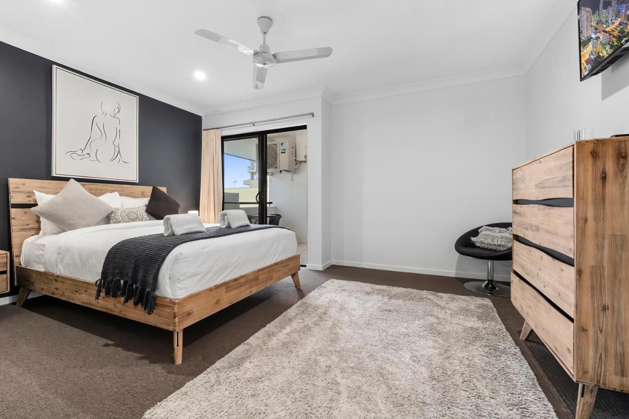 Spacious 3 Bedroom Townhouse In Apartment