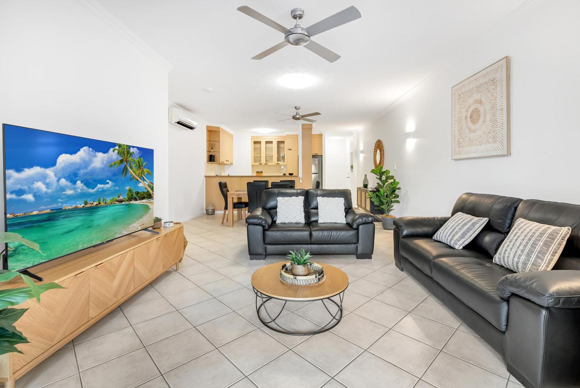 Apartment Cozy 3-bedroom Oasis With Pool Access In
