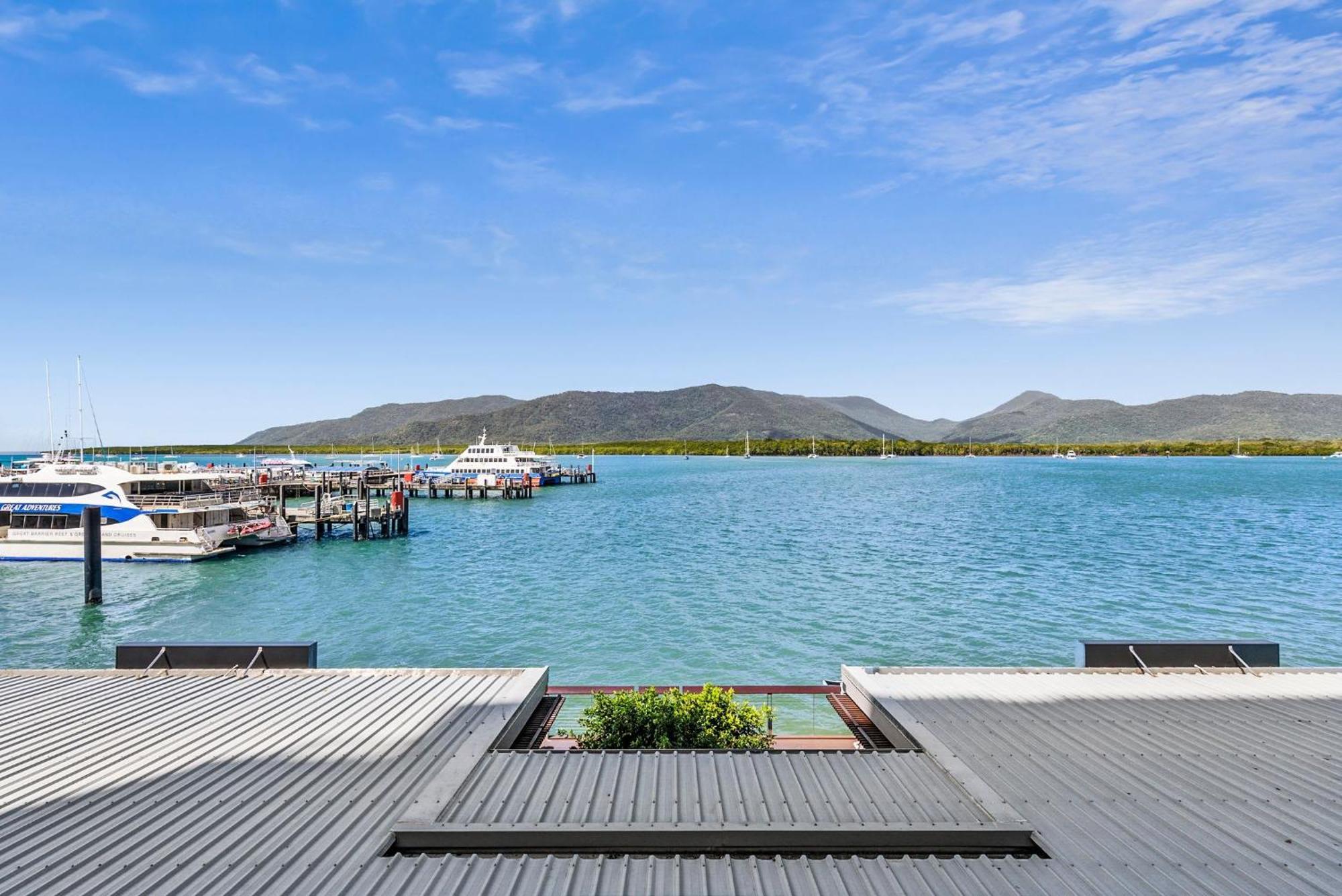 Apartment Lux Waterfront - Prime Location Pool Gym & Sauna