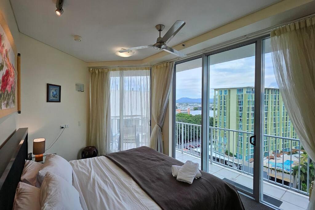 Apartment Waterfront Sub-penthouse In Centre