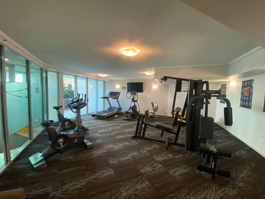 Waterfront Sub-penthouse In Centre Apartment *