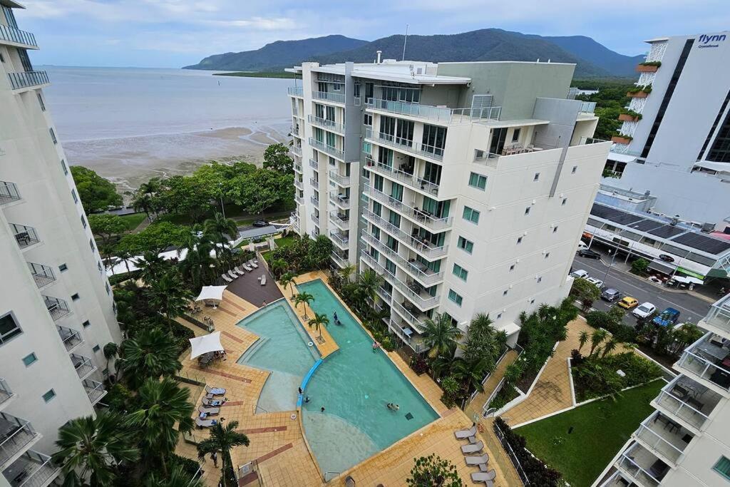 Apartment Waterfront Sub-penthouse In Centre