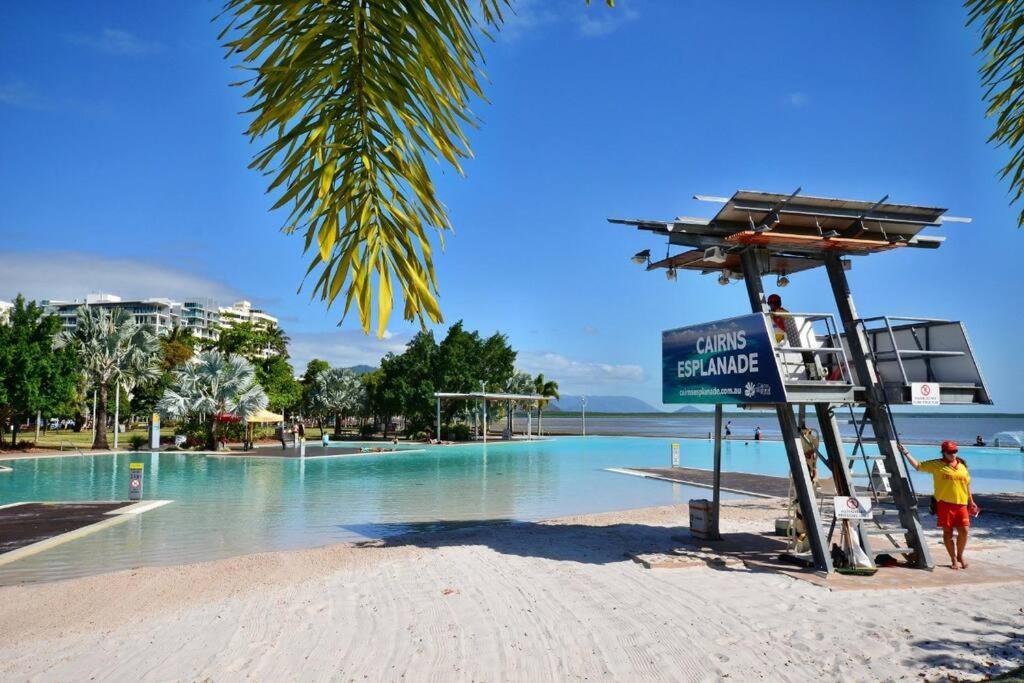Waterfront Sub-penthouse In Centre * Cairns