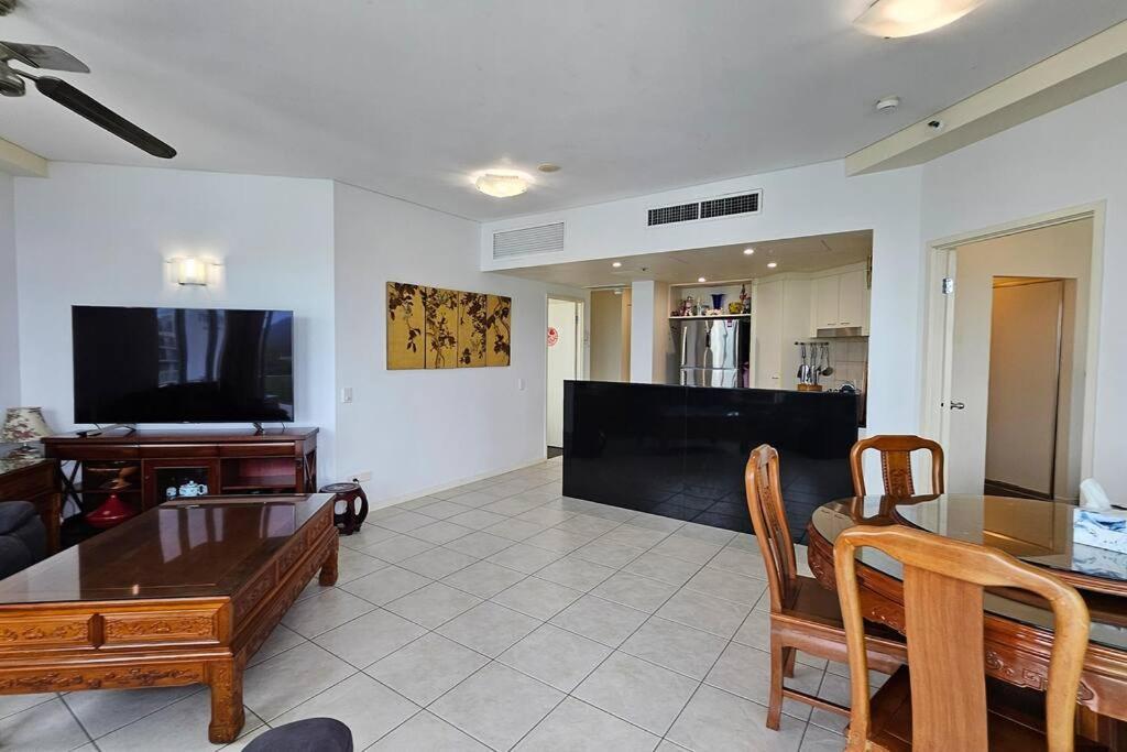 Apartment Waterfront Sub-penthouse In Centre