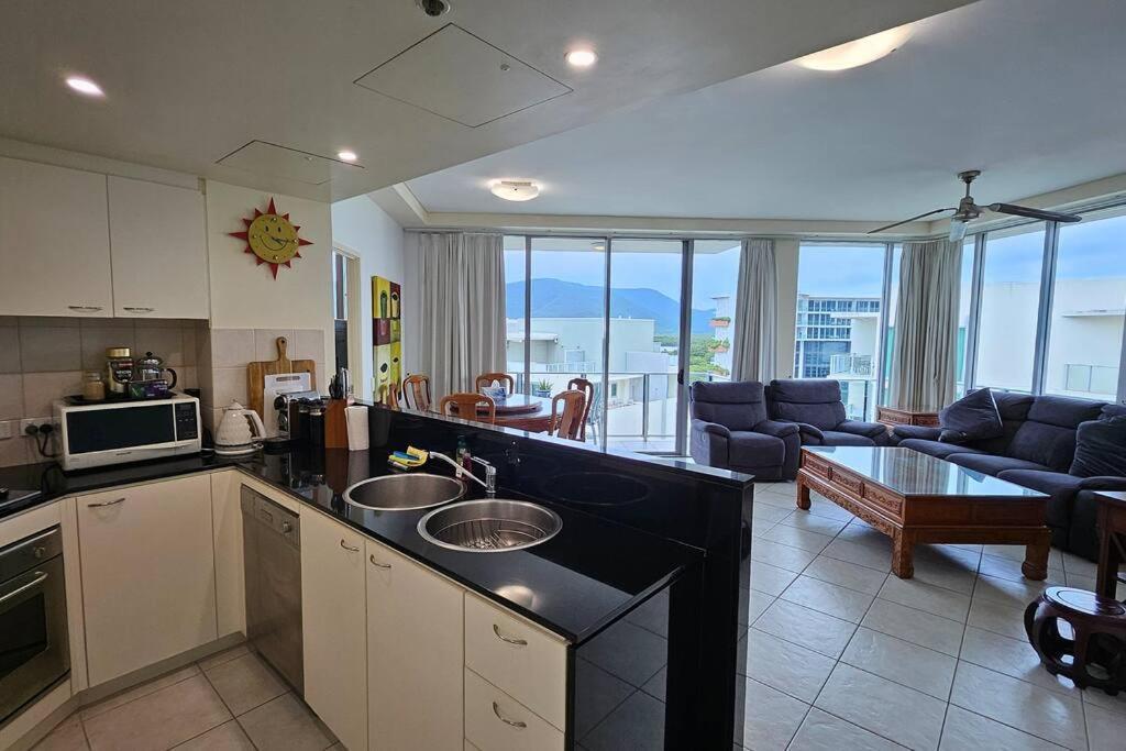 Waterfront Sub-penthouse In Centre Apartment Cairns