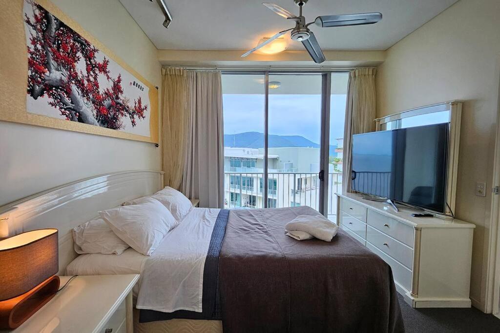 Waterfront Sub-penthouse In Centre