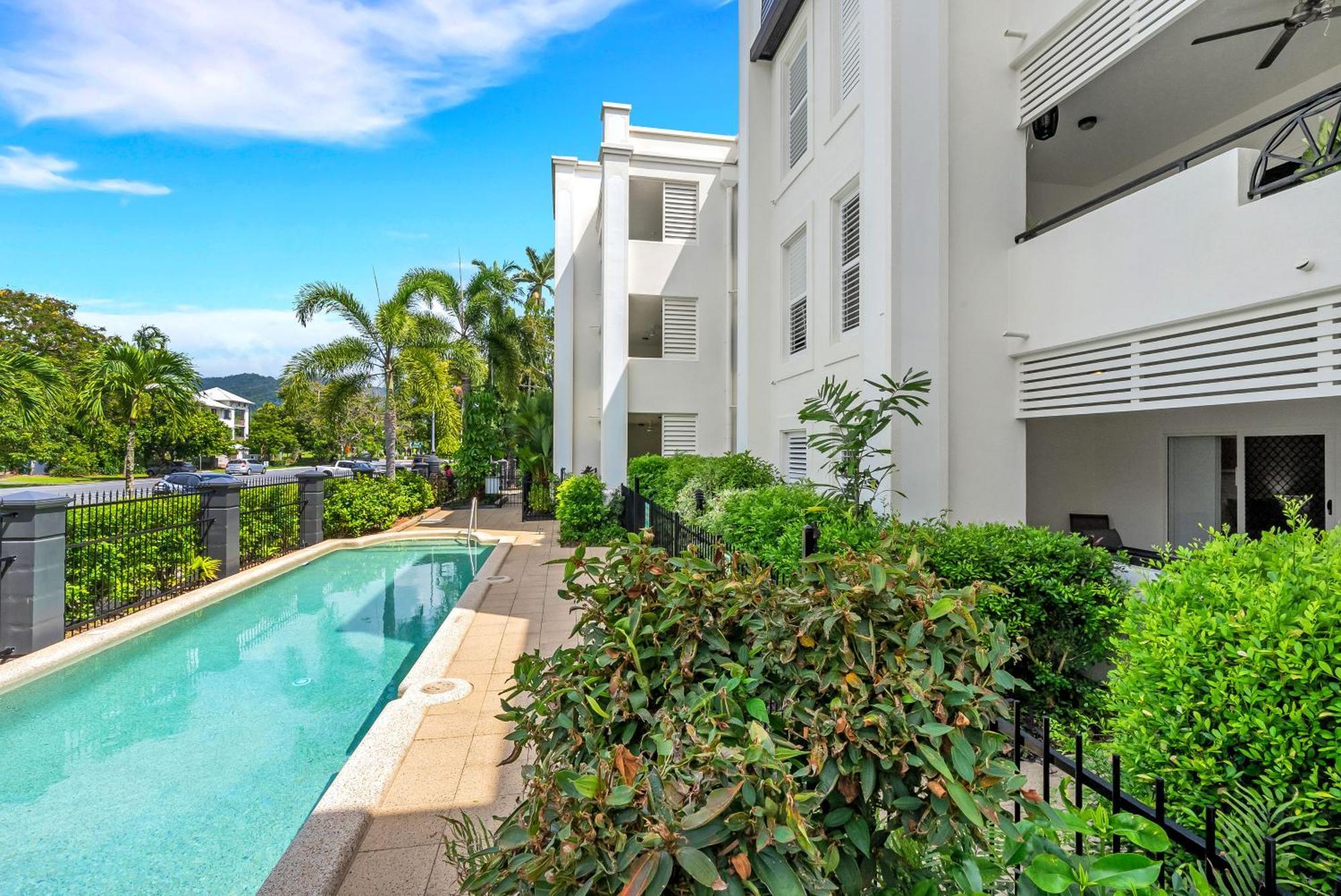 Apartment Cozy 3-bedroom Oasis With Pool Access In *