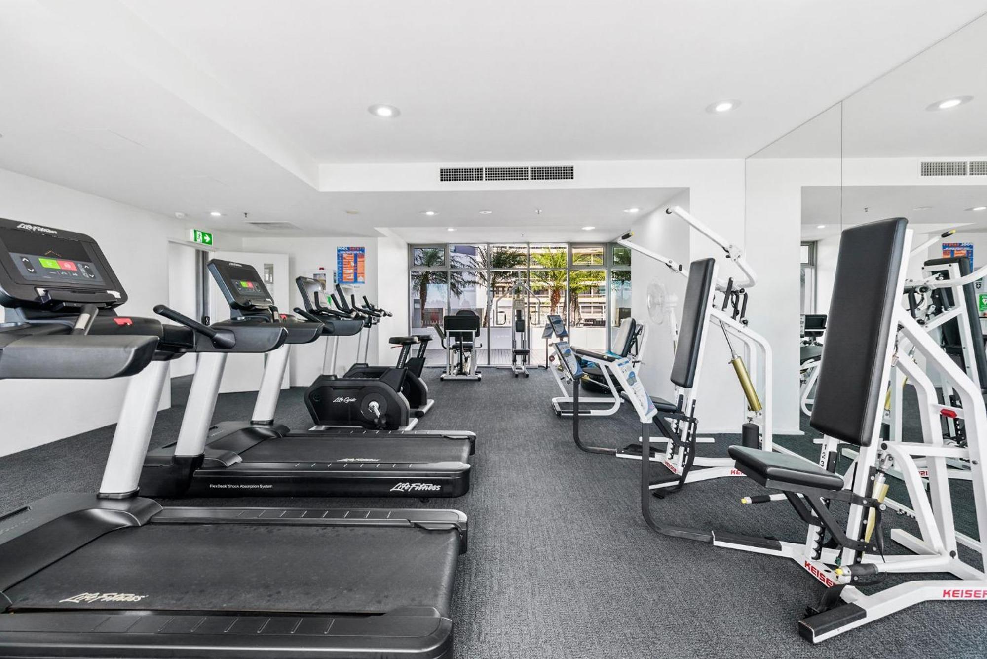 Apartment Lux Waterfront - Prime Location Pool Gym & Sauna *