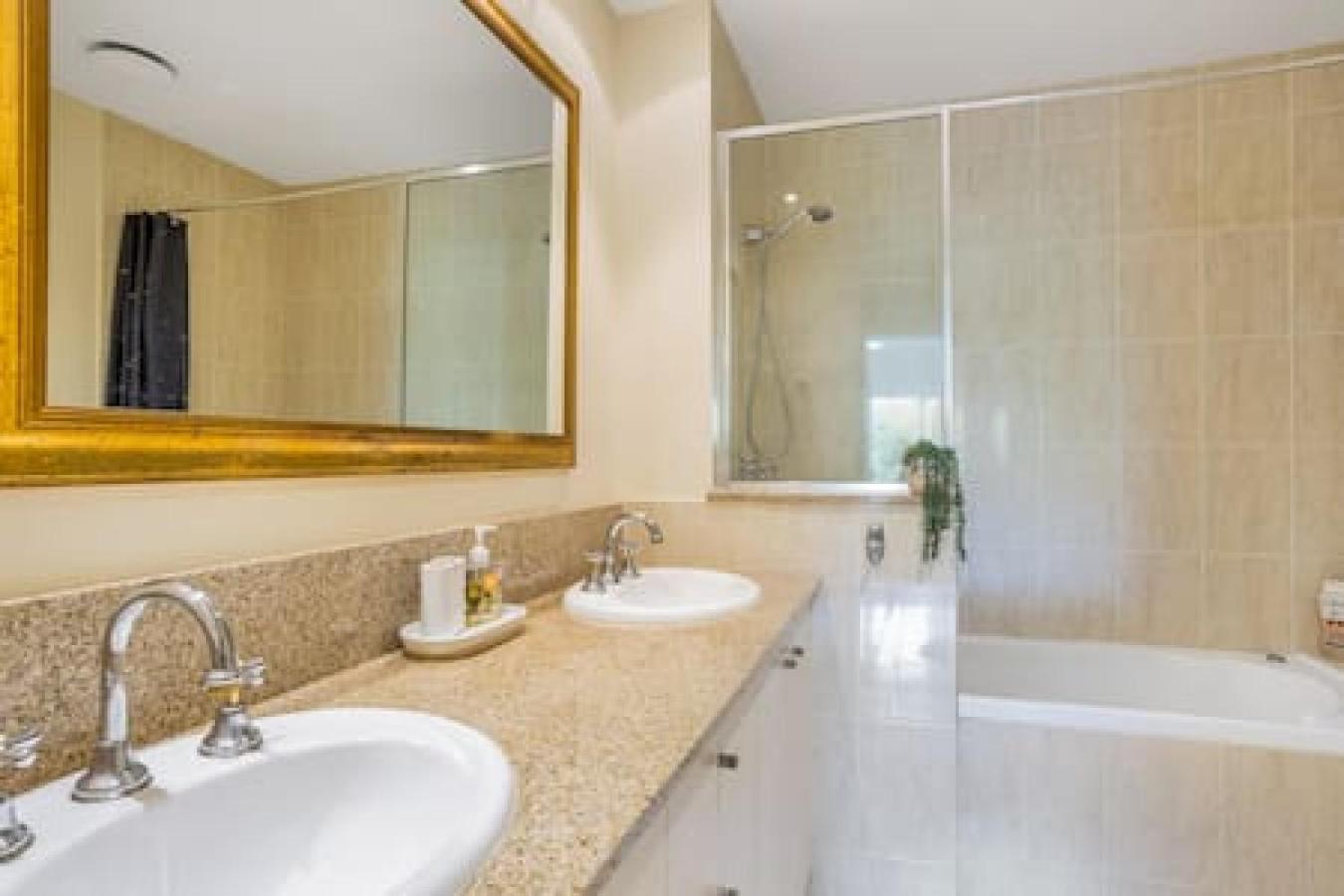 'the Lakes' Flexible One Bedroom In North Apartment *