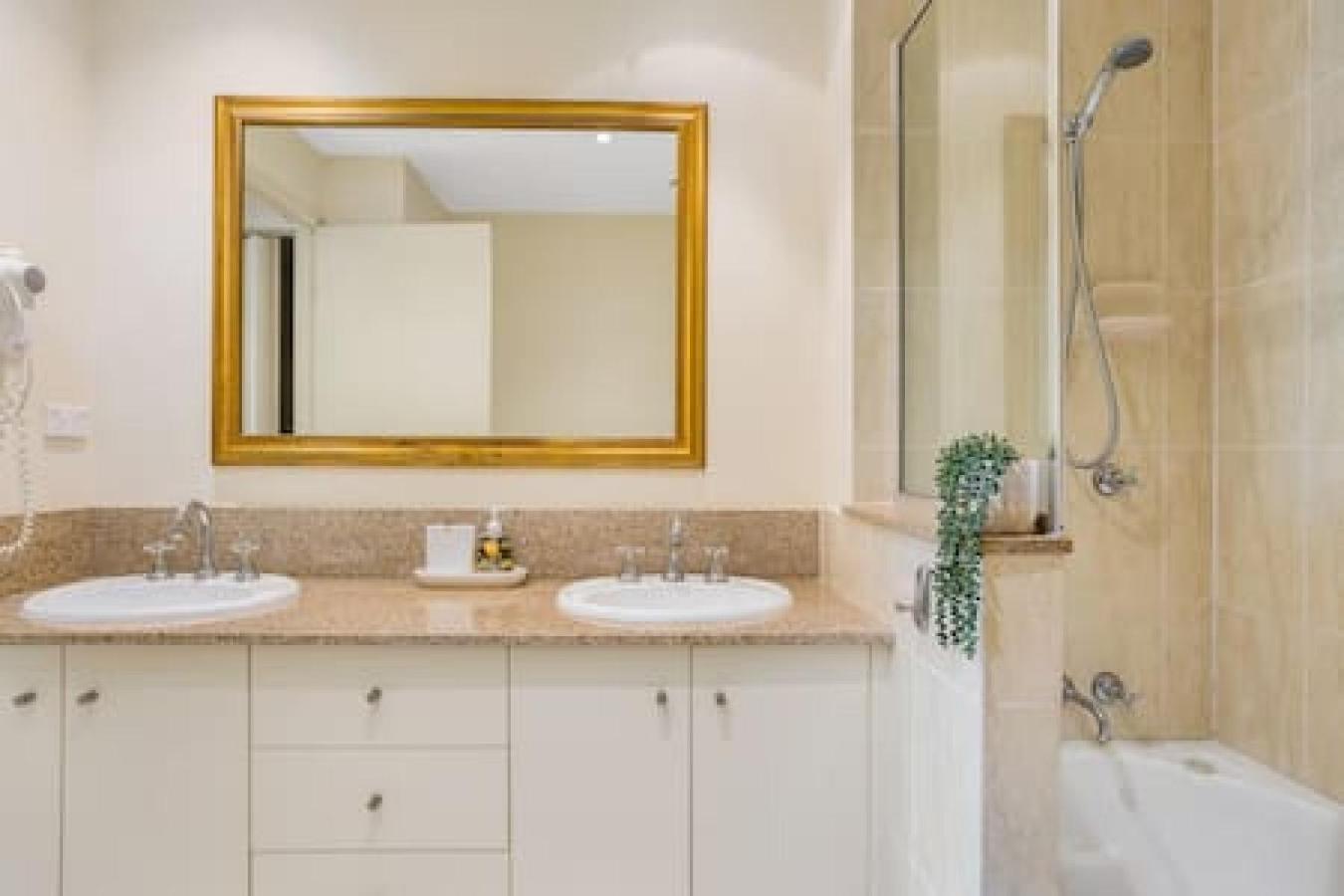 Apartment 'the Lakes' Flexible One Bedroom In North *