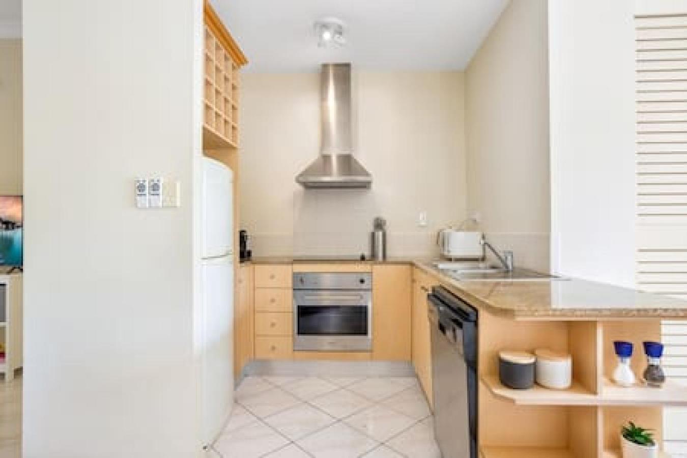 Apartment 'the Lakes' Flexible One Bedroom In North Cairns
