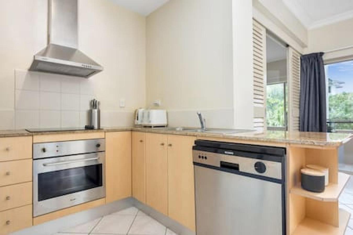 Apartment 'the Lakes' Flexible One Bedroom In North Cairns