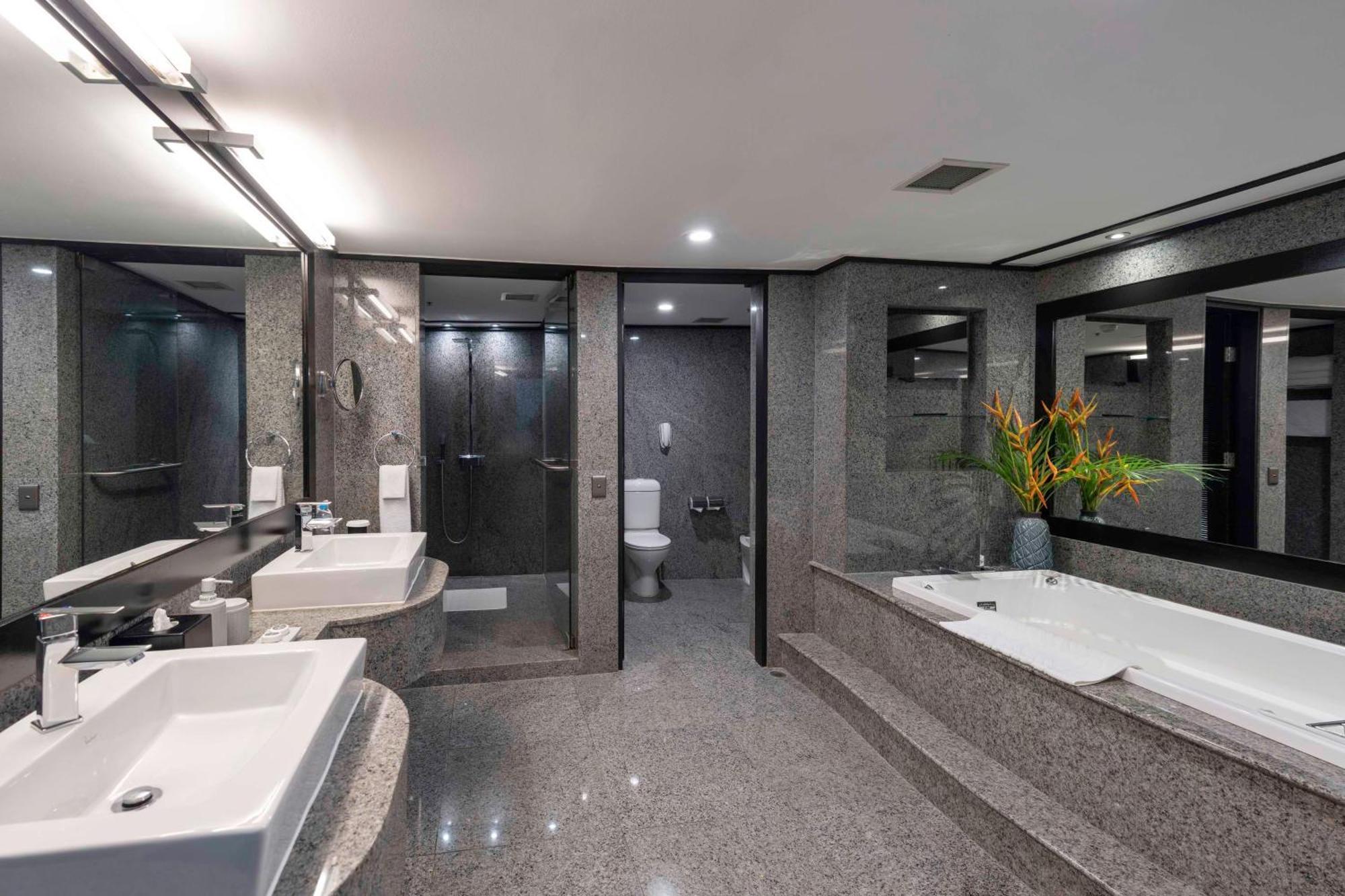 Hilton Hotel 5*
