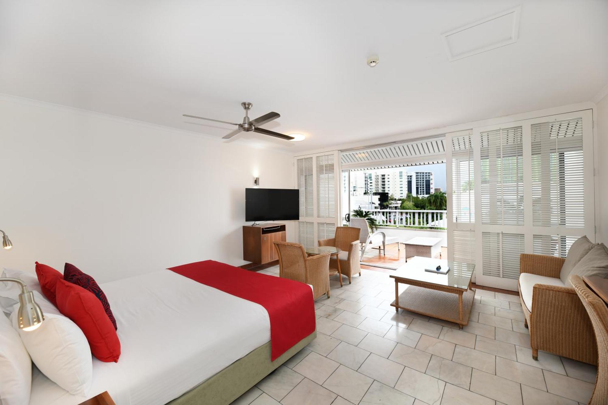 Khách sạn Ramada By Wyndham Centre 4*