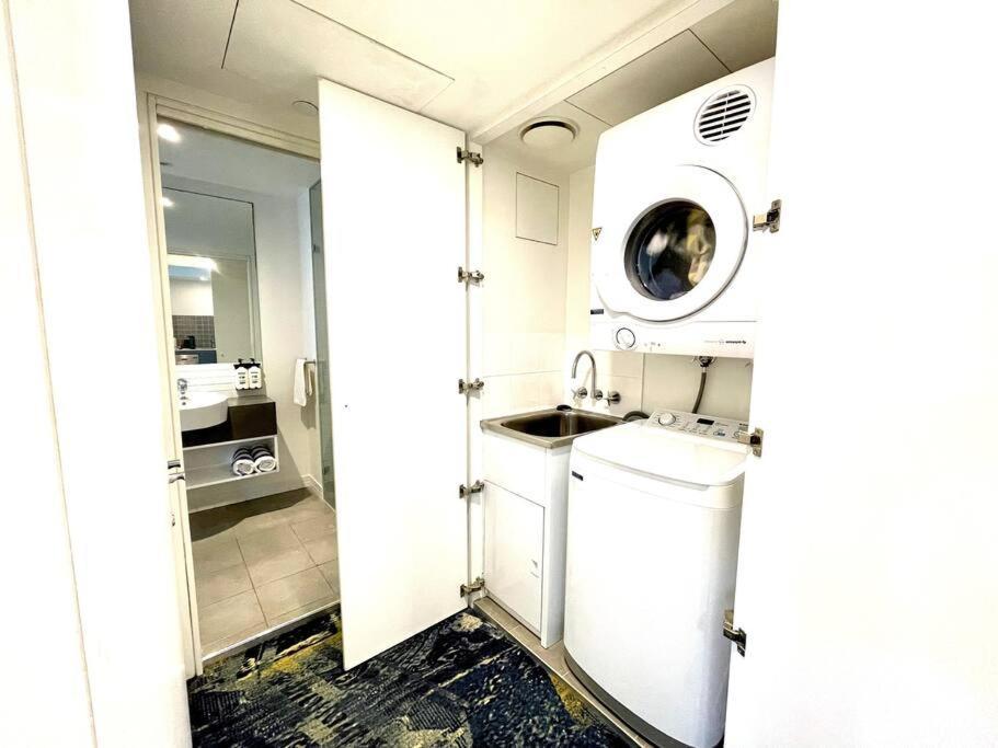 Oasis At Harbour Lights Apartment Cairns