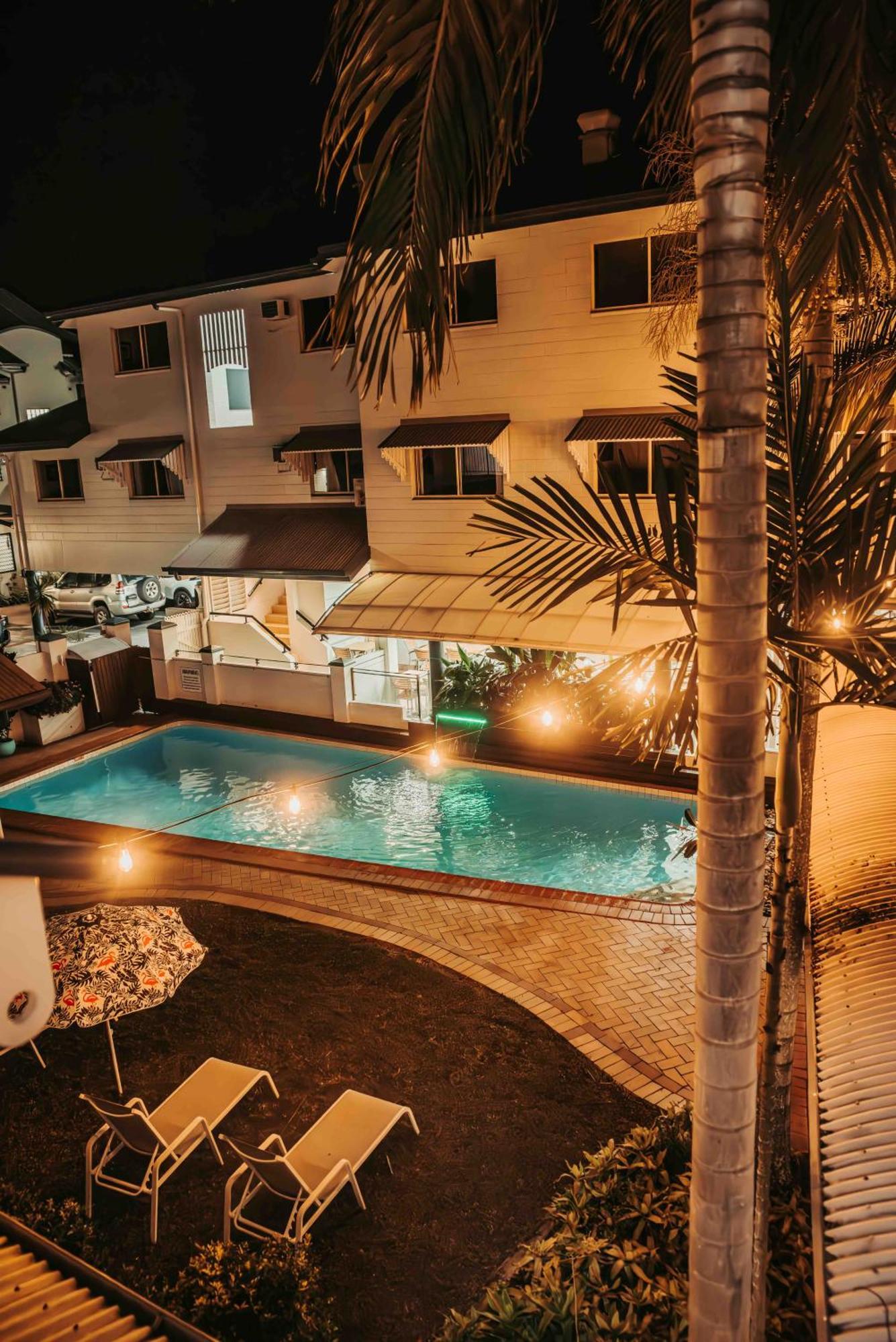 Motel Queens Court 3*