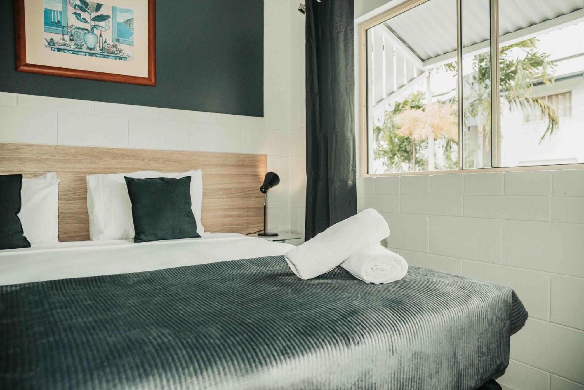 Motel Queens Court 3*
