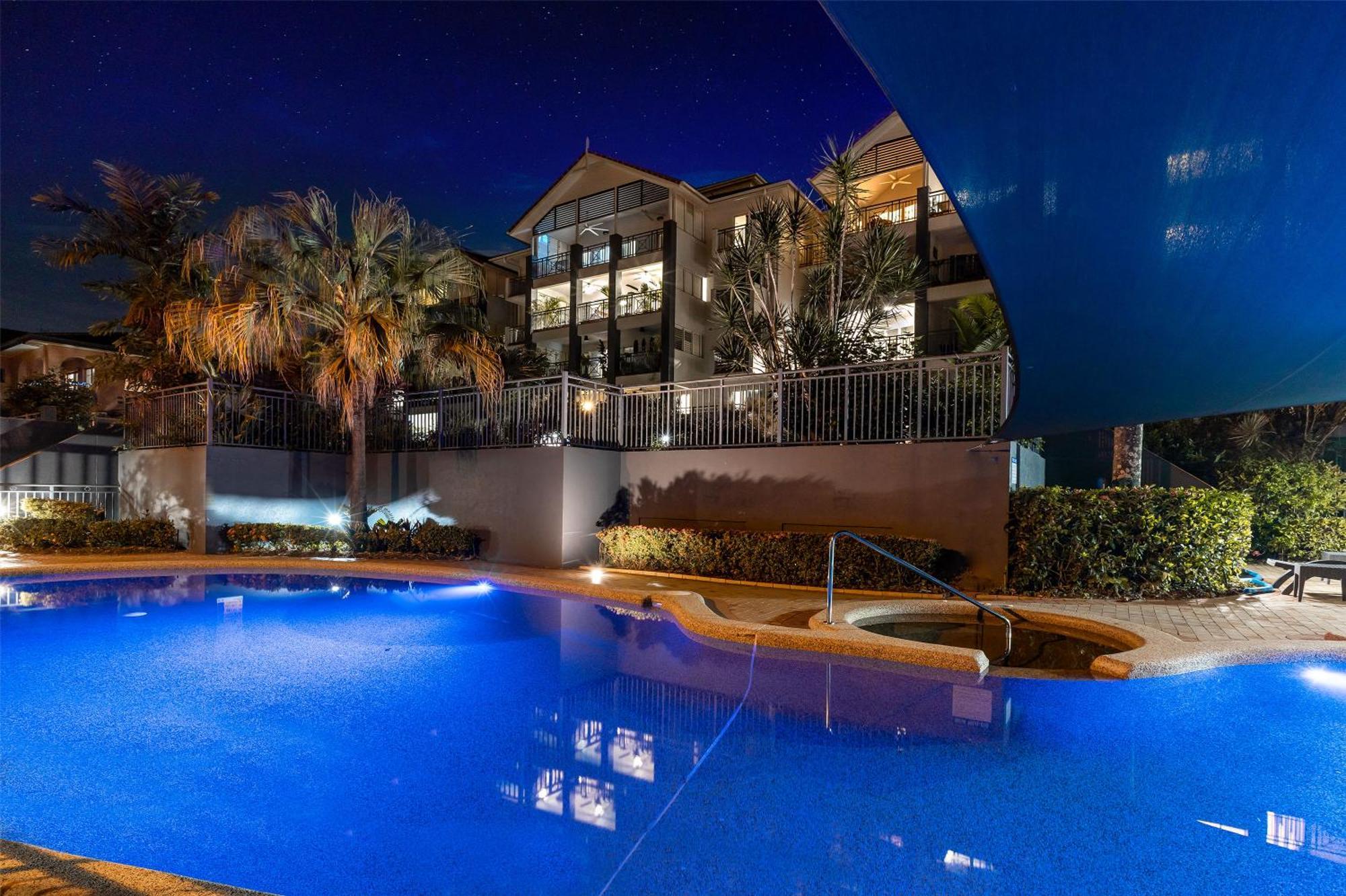 Esplanade 2br Waterfront Sleeps 6 Apartment Cairns
