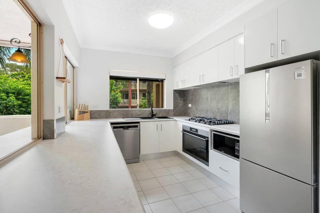 Apartment 2br The Lakes Escape, 4 Pools 5 Min Airport Cairns