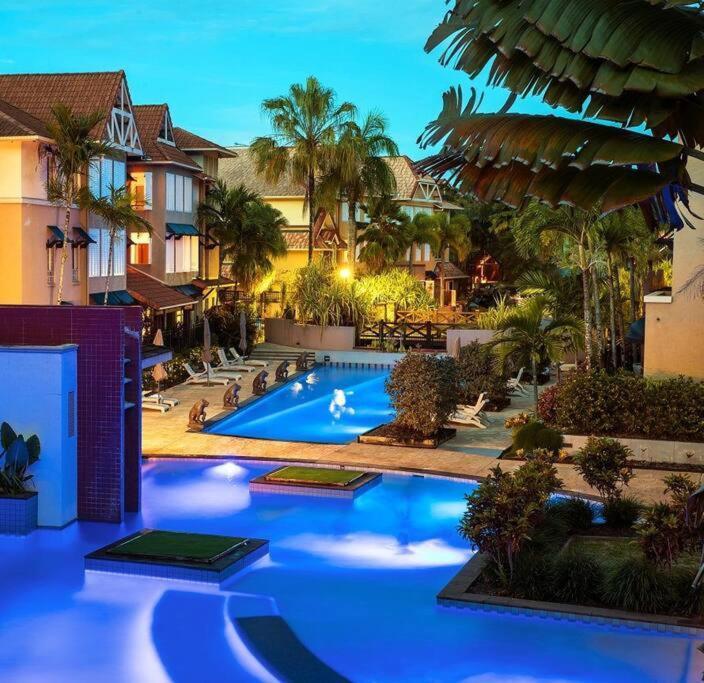 Apartment 2br The Lakes Escape, 4 Pools 5 Min Airport *
