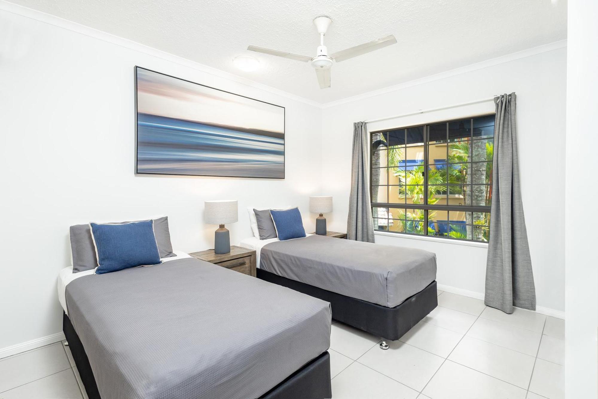 Apartment 2br The Lakes Escape, 4 Pools 5 Min Airport *