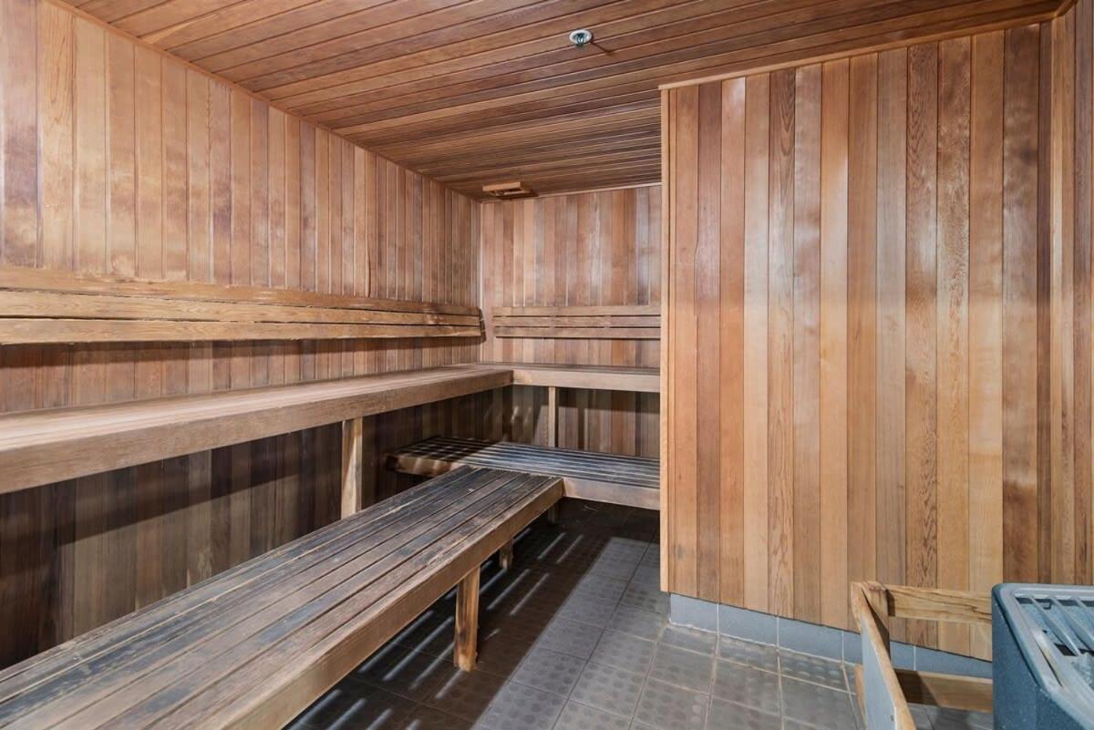 Reef - Waterfront Pool Sauna & Gym Apartment *