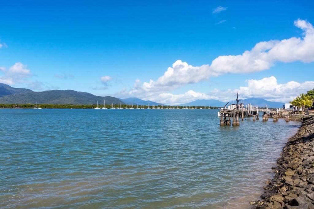 Absolute Waterfront - Enjoy Exceptional Lifestyle Apartment Cairns