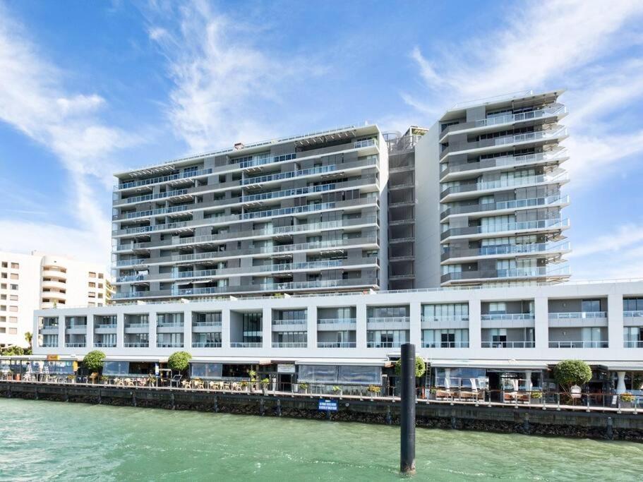 Absolute Waterfront - Enjoy Exceptional Lifestyle Apartment