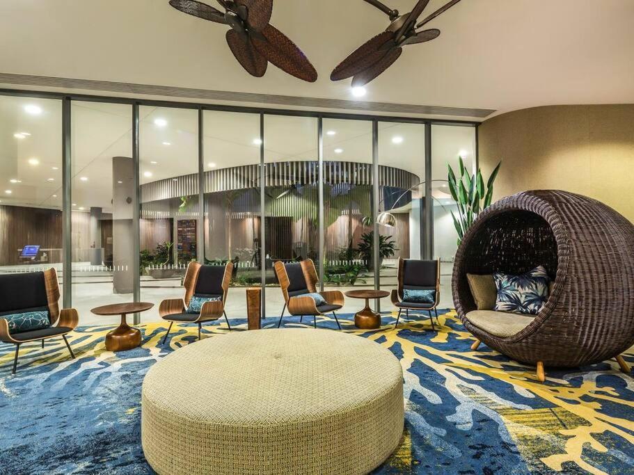 Absolute Waterfront - Enjoy Exceptional Lifestyle *