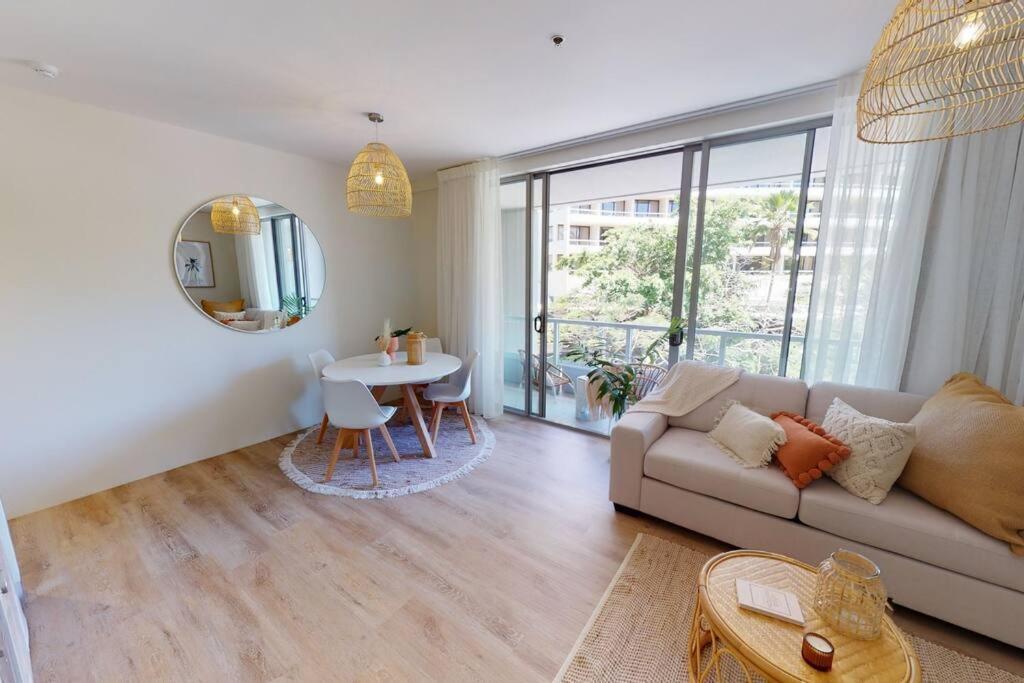 Stunning Waterfront In 5-star Complex Apartment