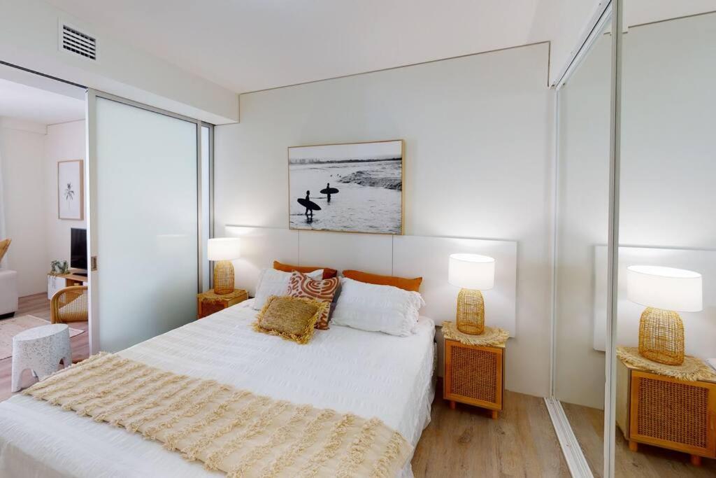 Stunning Waterfront In 5-star Complex Cairns