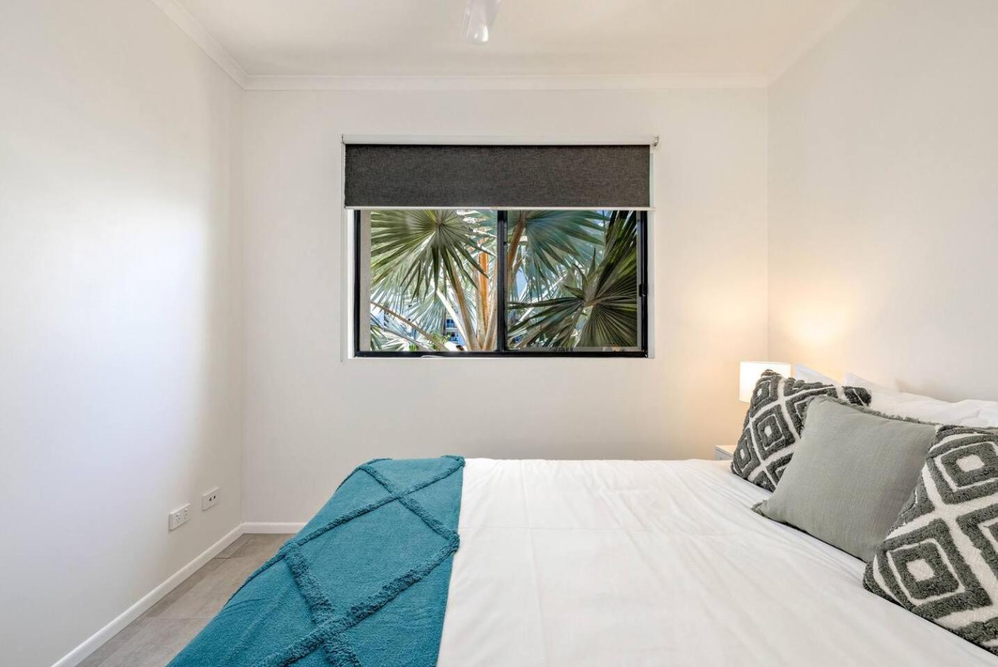 Apartment The Vibrant Tropics - Cairns' Palm-lined Paradise Cairns