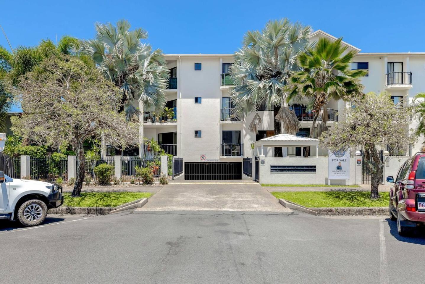 Apartment The Vibrant Tropics - Cairns' Palm-lined Paradise *