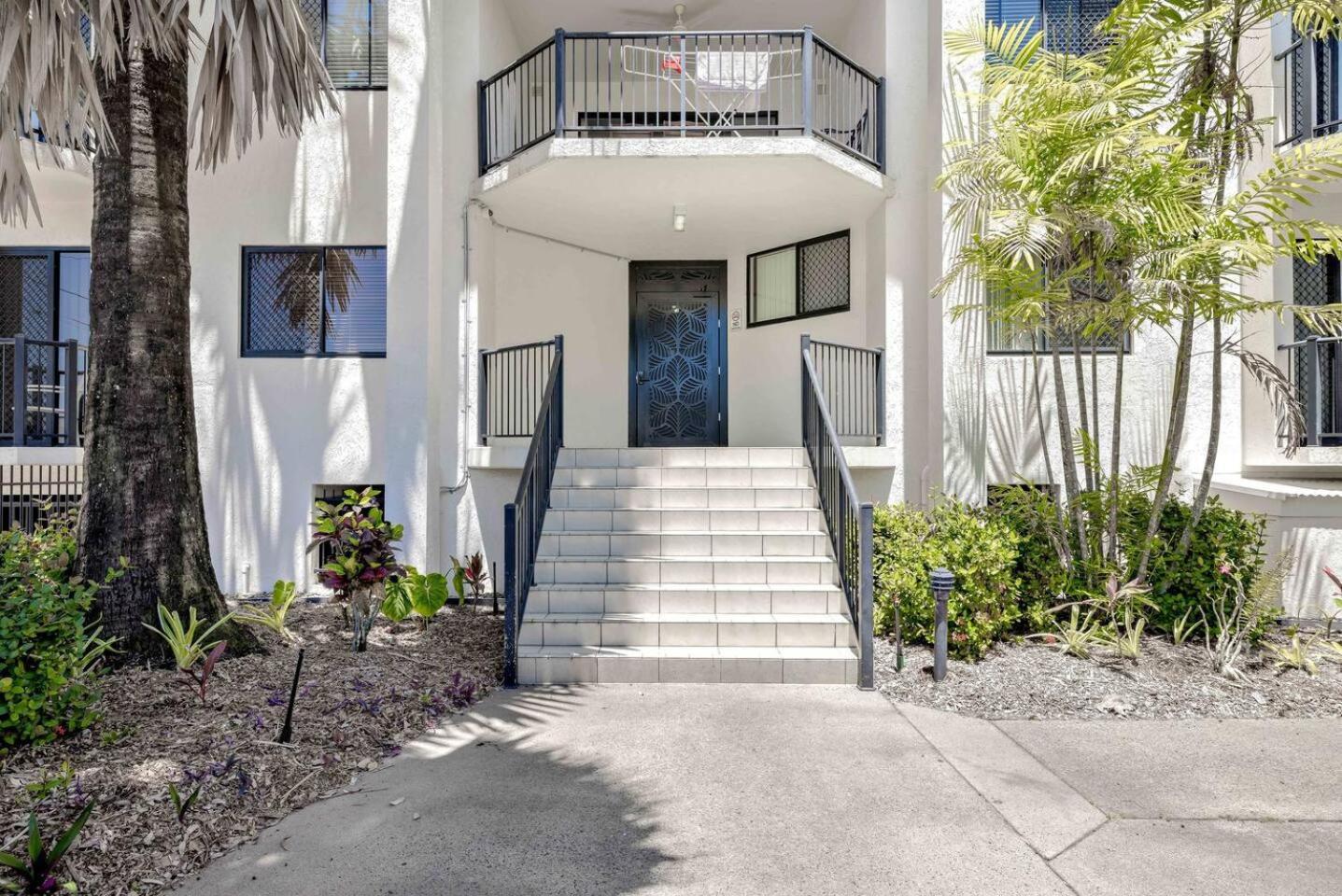 Apartment The Vibrant Tropics - Cairns' Palm-lined Paradise *