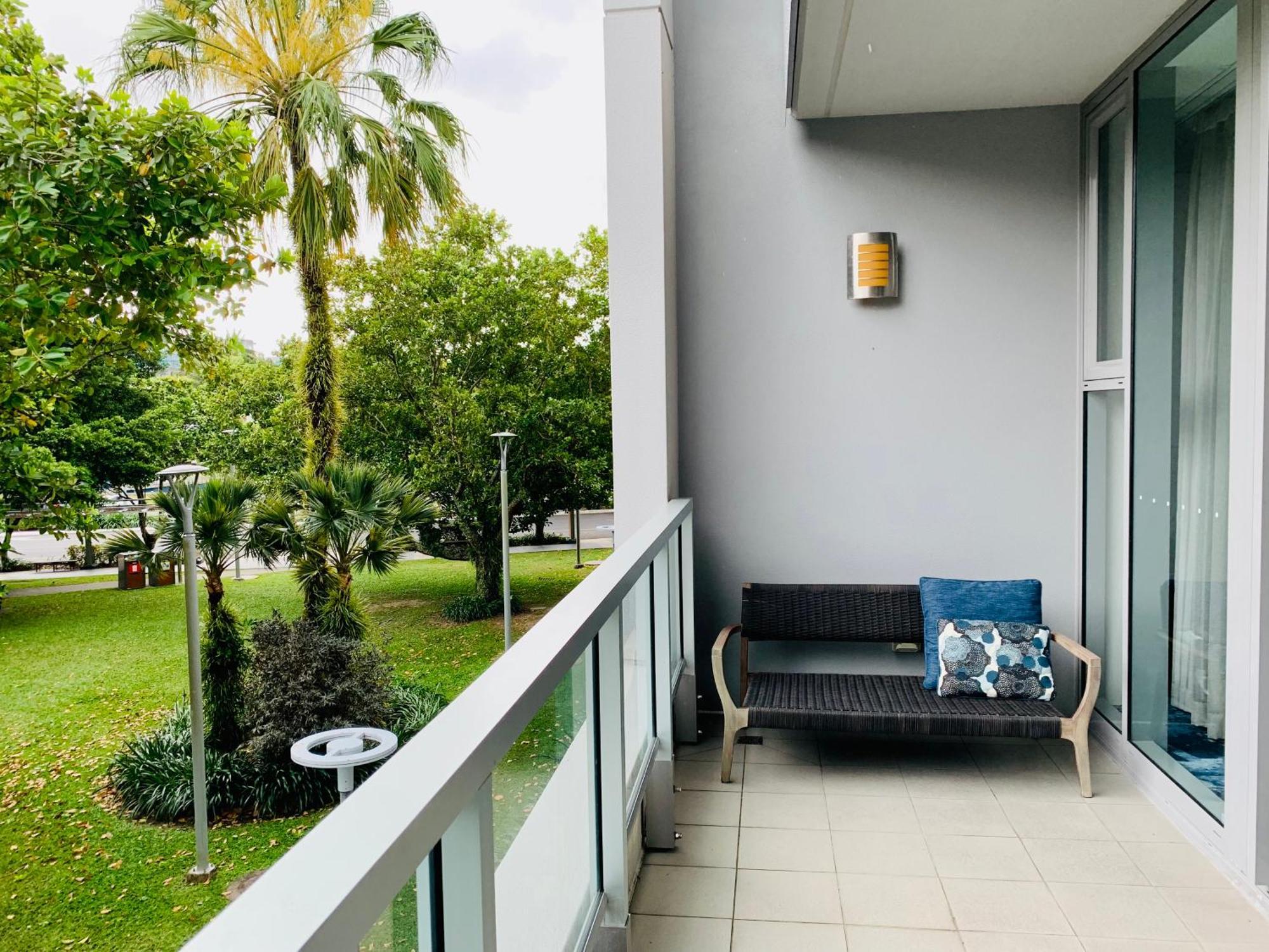 Apartment Oasis At Harbour Lights Cairns