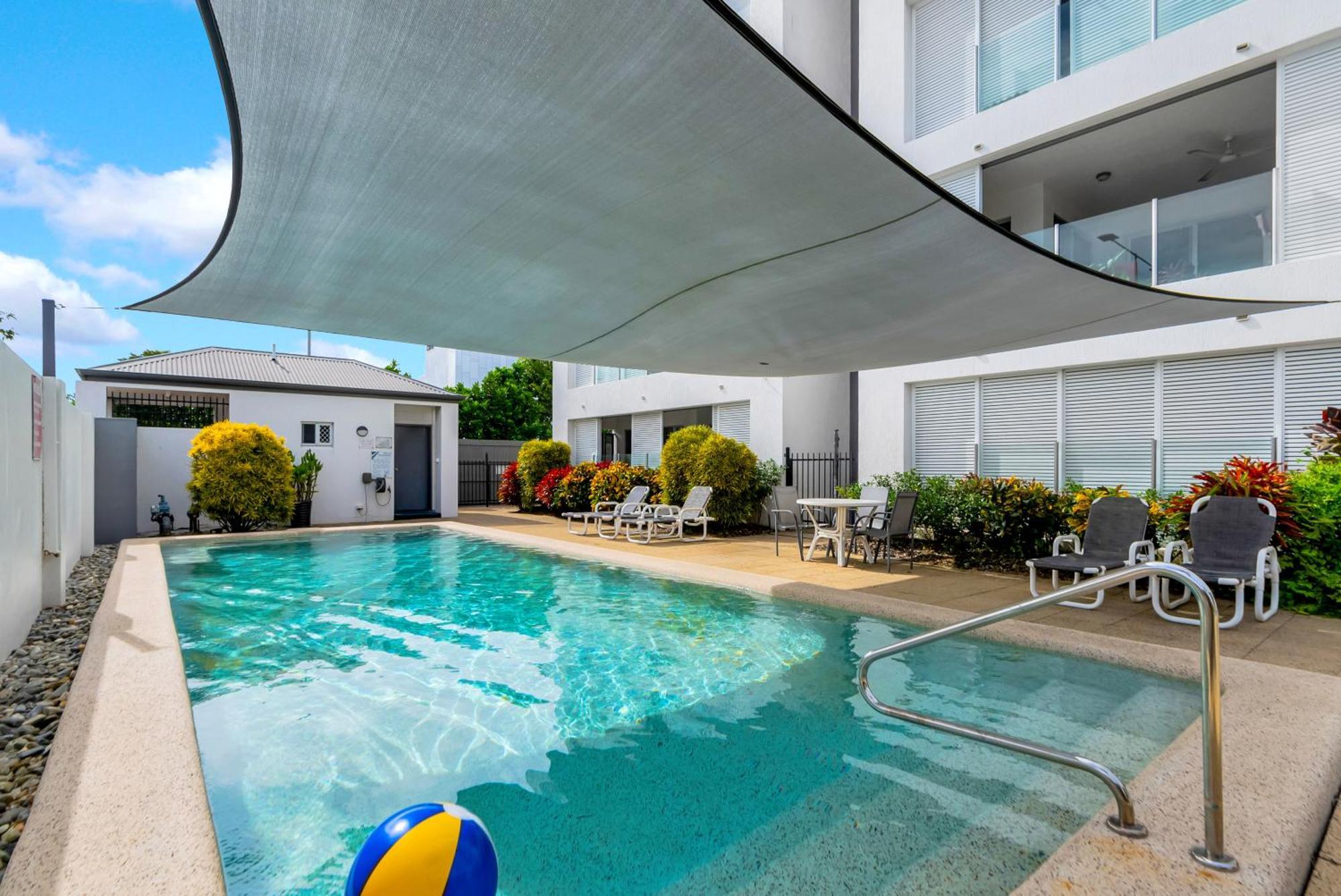 'eclipse' A Poolside Family Escape In The Cbd Căn hộ