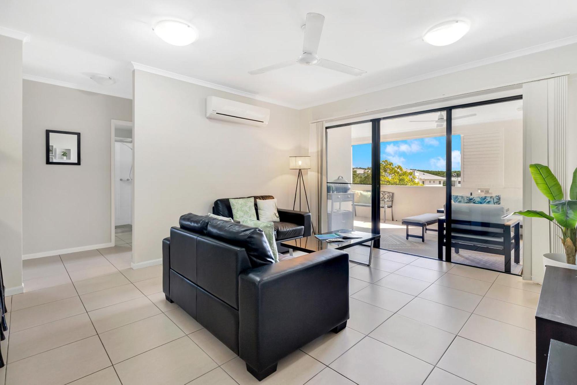 The Edge - Just Steps To Esplanade Frontage Apartment