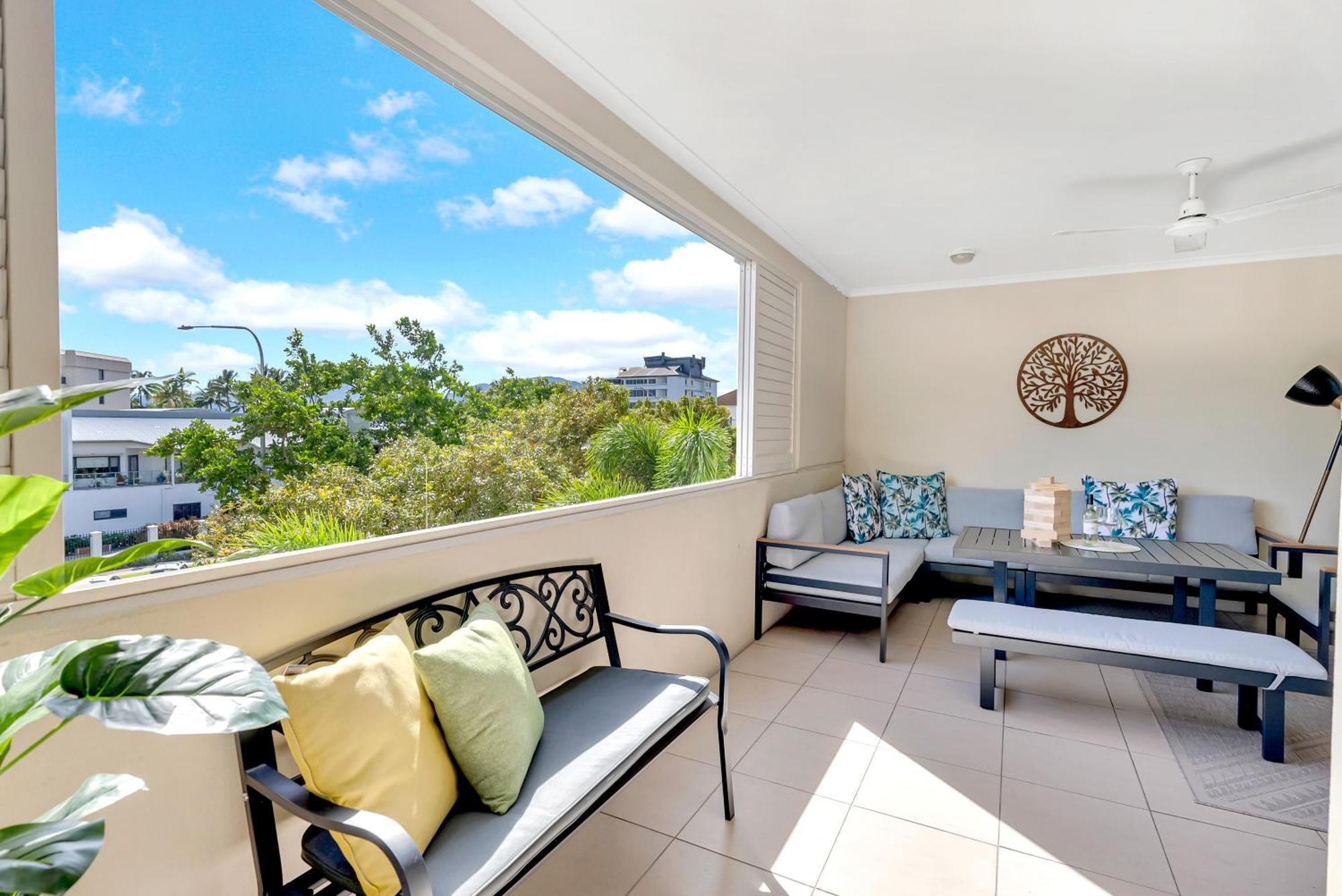 The Edge - Just Steps To Esplanade Frontage *