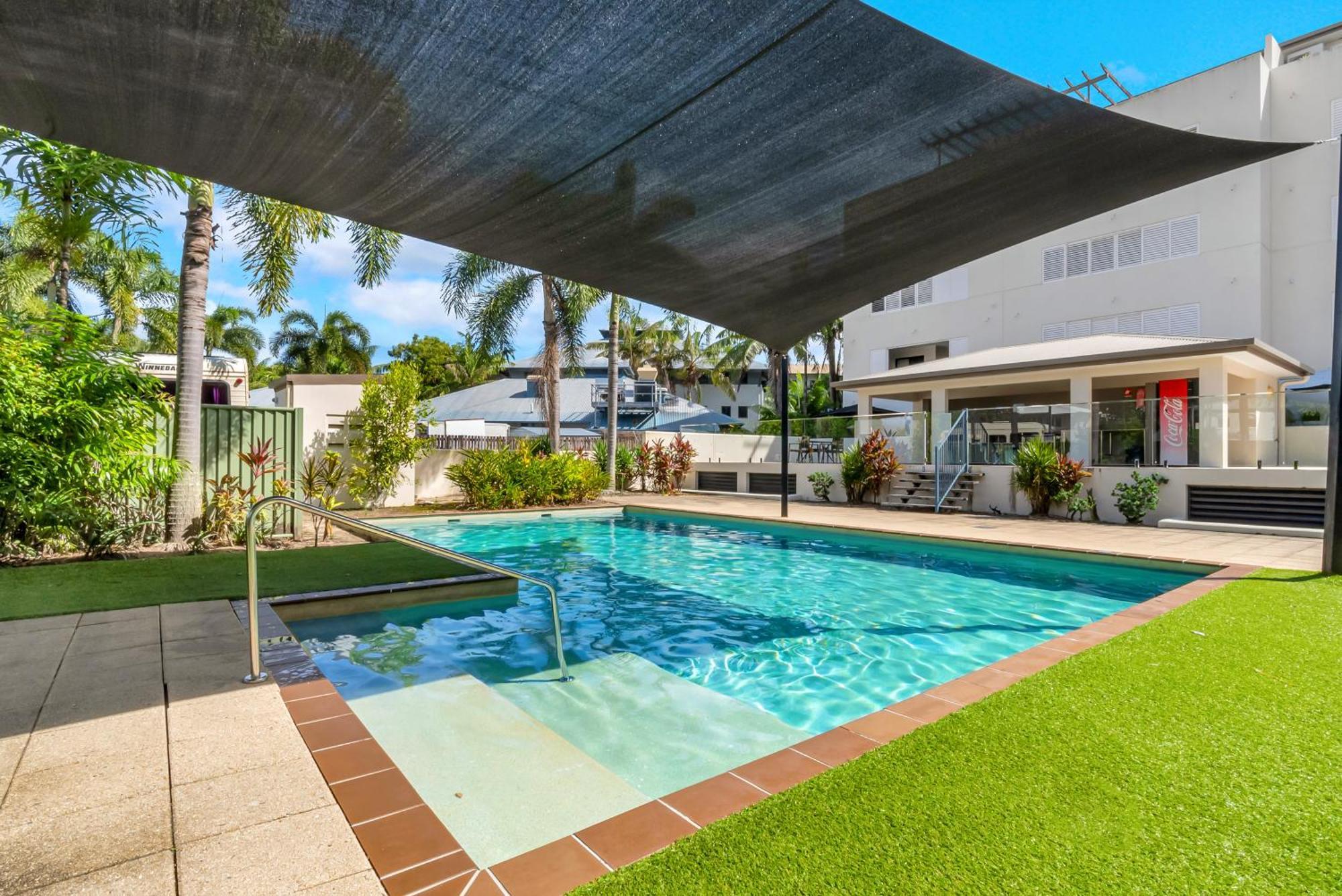 The Edge - Just Steps To Esplanade Frontage Apartment *