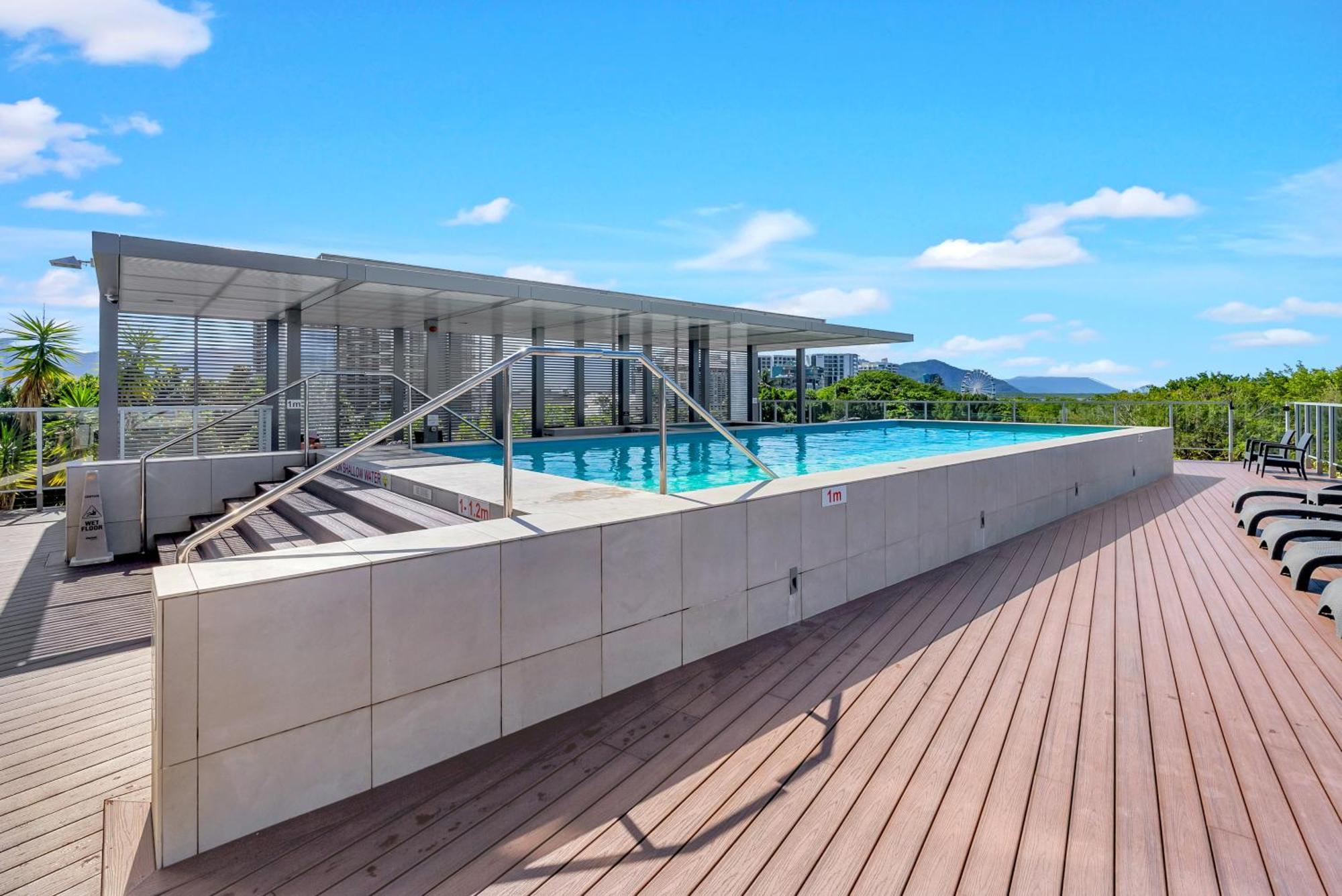 Haven Couples Retreat At Harbour Lights * Cairns