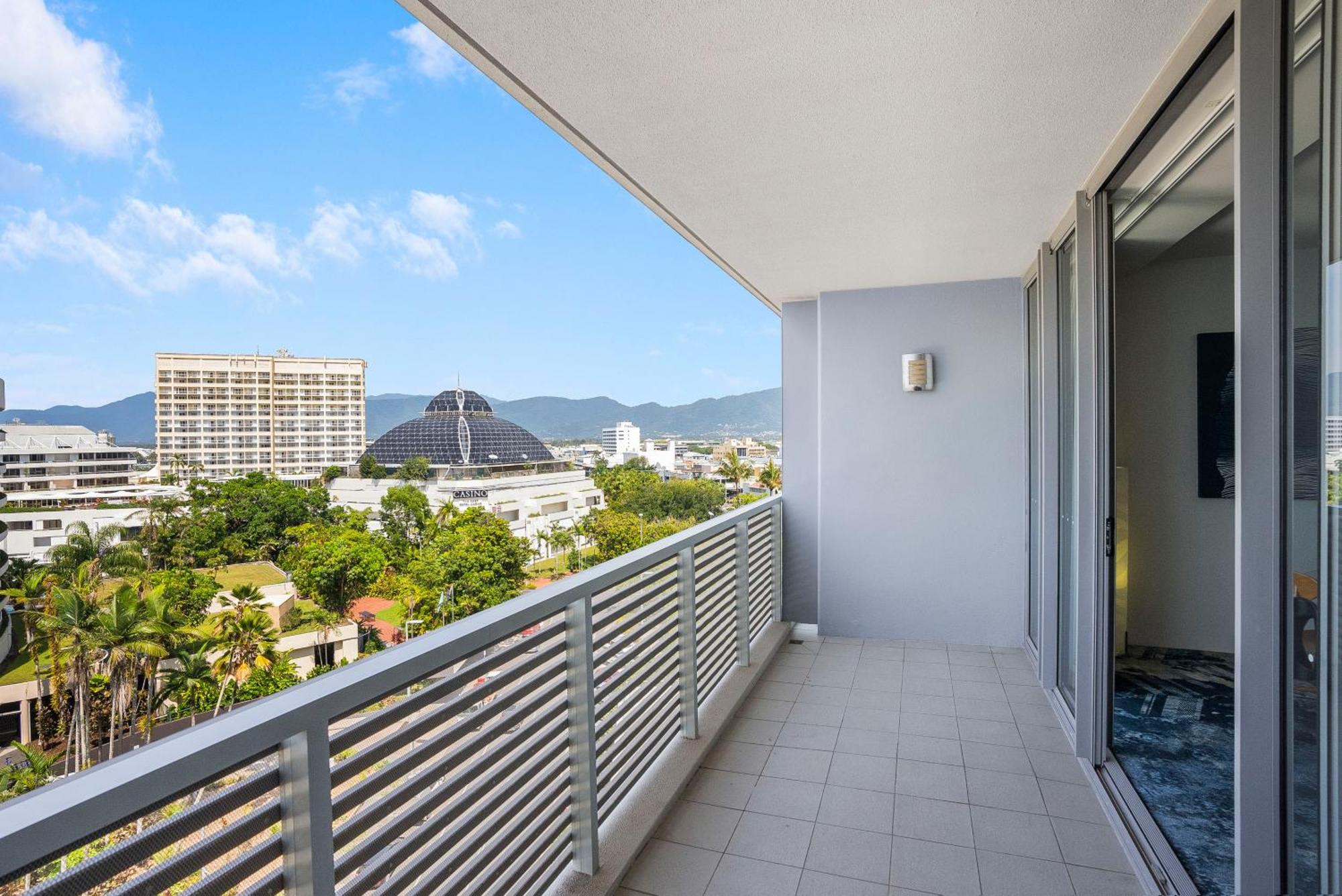 Haven Couples Retreat At Harbour Lights Apartment Cairns
