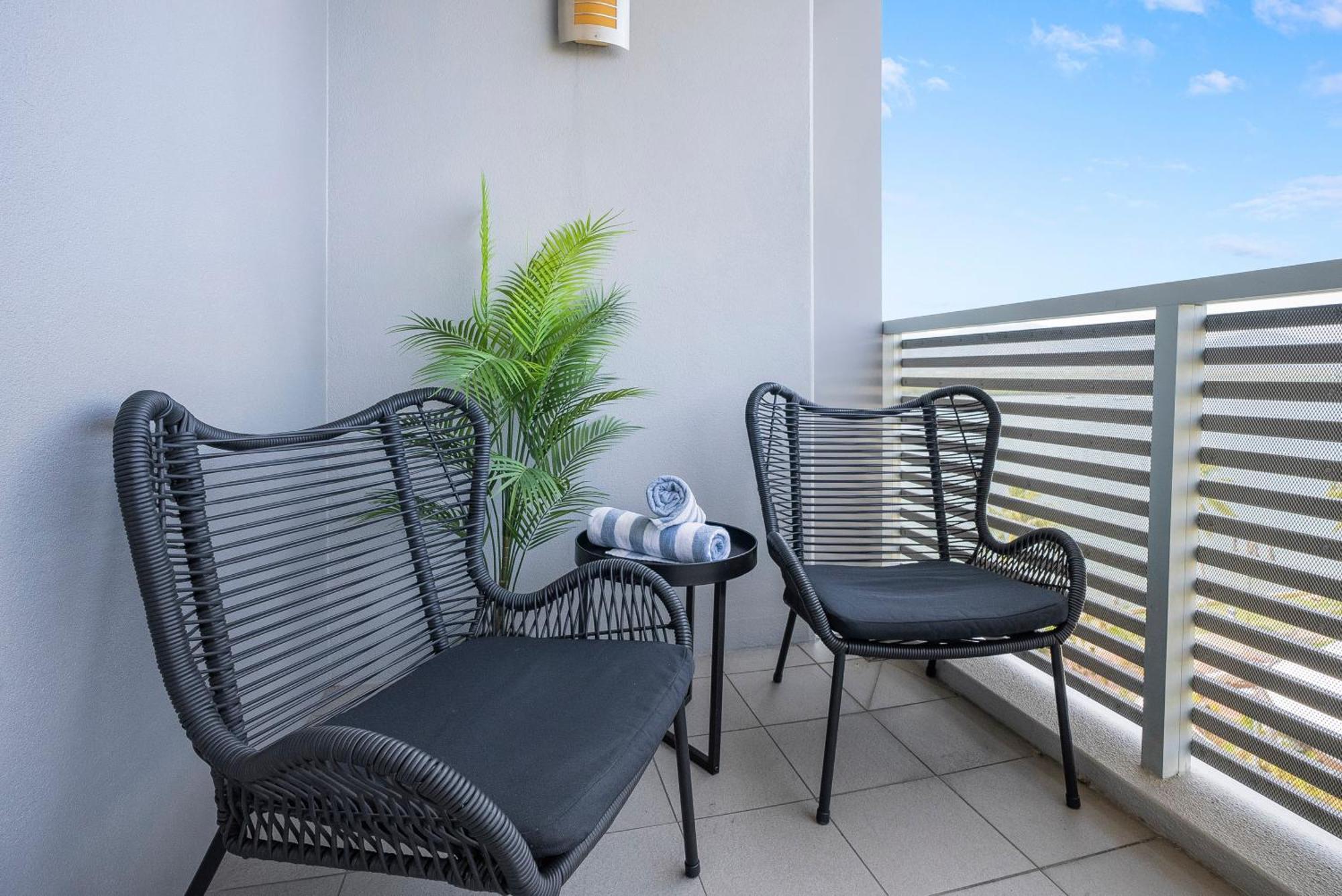 Haven Couples Retreat At Harbour Lights Apartment Cairns