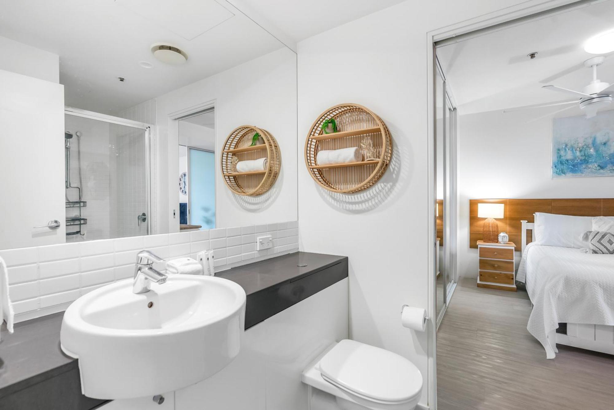 Apartment 'escape At Harbour Lights' Poolside Chic In The *