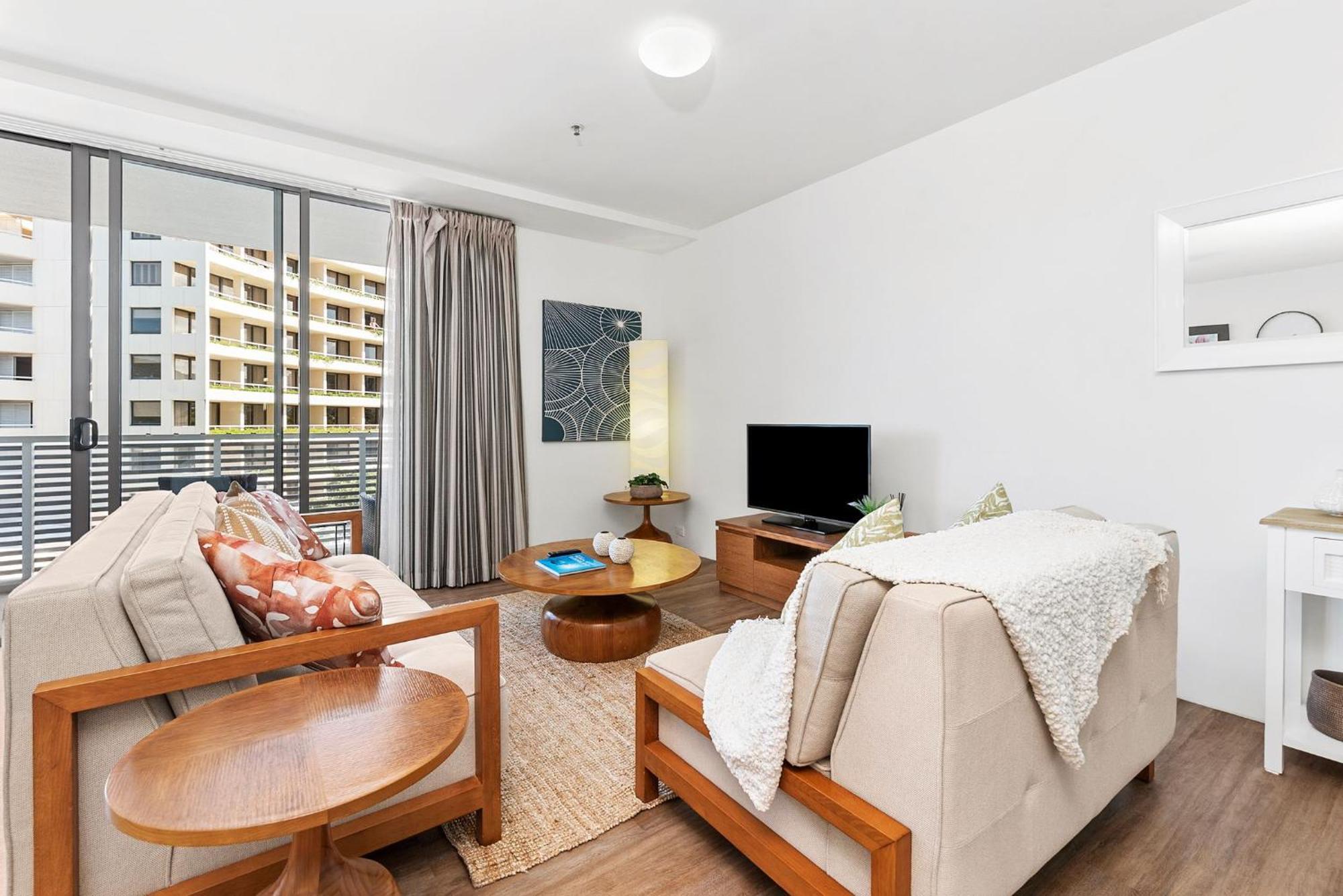 Apartment Aqua Vista At Harbour Lights - Poolside Panorama